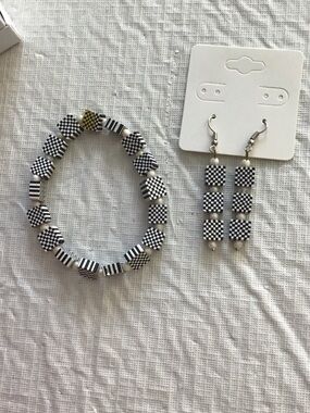 Black & White Checkered Bead Bracelet and Earrings Set. ##
